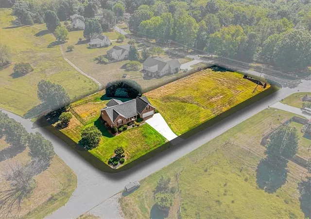 Photo 3 of Single family home for sale at 129 Clb House Dr, Reidsville, NC 27320 | MLS# 1235772 | Listing updated on 2026-10-07