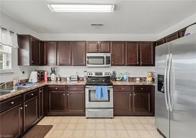 Photo 3 of Single family home for sale at 3996 Foliage Dr, Winston Salem, NC 27101 | MLS# 1238160 | Listing updated on 2026-10-29