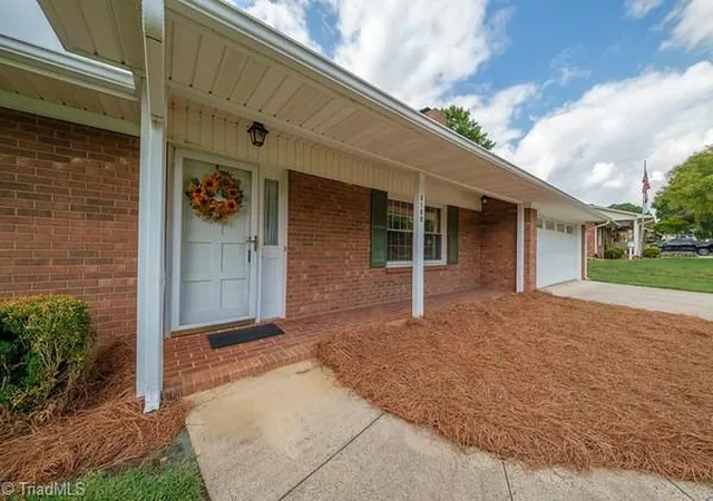 Photo 3 of Single family home for sale at 5160 Nicole Rd, Kernersville, NC 27284 | MLS# 1236294 | Listing updated on 2026-10-07