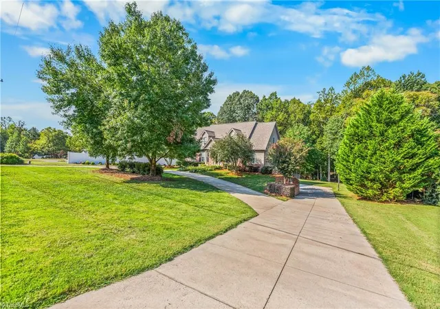 Photo 3 of Sale Pending at 9285 Ctr Grv Church Rd, Clemmons, NC 27012 | MLS# 1236175 | Listing updated on 2026-10-02