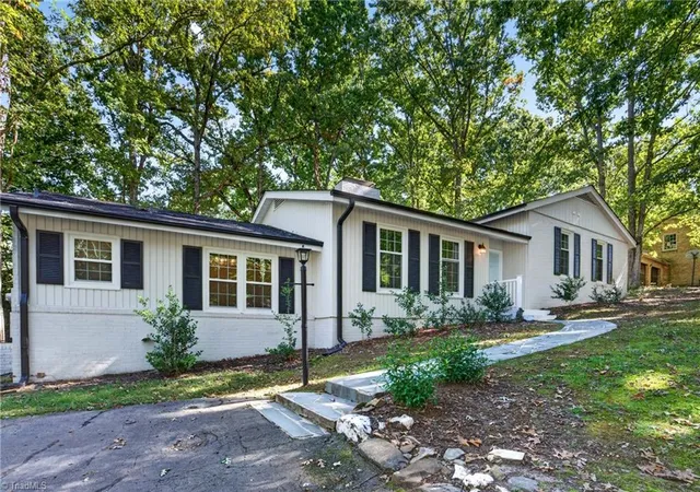 Photo 4 of Single family home for sale at 811 Shannon Rd, Asheboro, NC 27203 | MLS# 1239799 | Listing updated on 2026-10-27