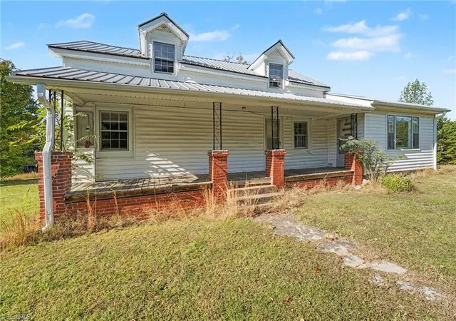 Photo 1 of Single family home for sale at 3264 Nc Hwy 8 S, Walnut Cove, NC 27052 | MLS# 1239905 | Listing updated on 2026-10-27