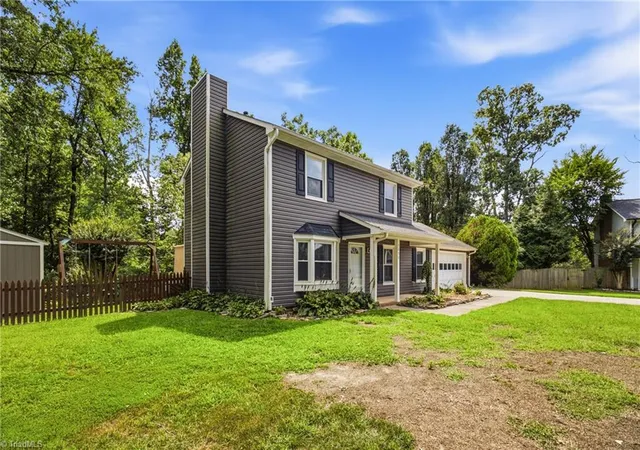 Photo 3 of Sale Pending at 3208 Wallaby Ct, High Point, NC 27265 | MLS# 1234146 | Listing updated on 2026-09-08