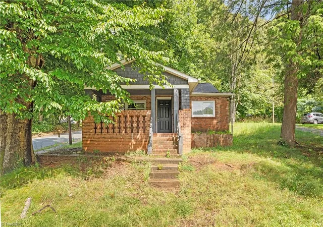Photo 1 of Single family home for sale at 2001 Bowen Blvd, Winston Salem, NC 27105 | MLS# 1234220 | Listing updated on 2026-09-02