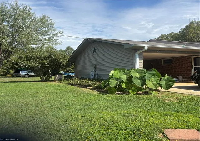 Photo 3 of Single family home for sale at 506 Barker Rd, Elkin, NC 28621 | MLS# 1235370 | Listing updated on 2026-09-11