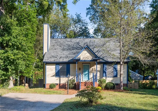 Photo 1 of Sale Pending at 2737 Lyndhurst Ave, Winston Salem, NC 27103 | MLS# 1238940 | Listing updated on 2026-10-18