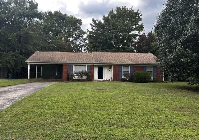 Photo 1 of Single family home for sale at 3515 Stonehurst Pl, High Point, NC 27265 | MLS# 1234977 | Listing updated on 2026-09-09