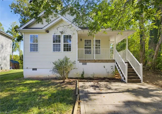 Photo 1 of Single family home for sale at 641 Glenbrook Dr, Winston Salem, NC 27101 | MLS# 1239073 | Listing updated on 2026-10-16
