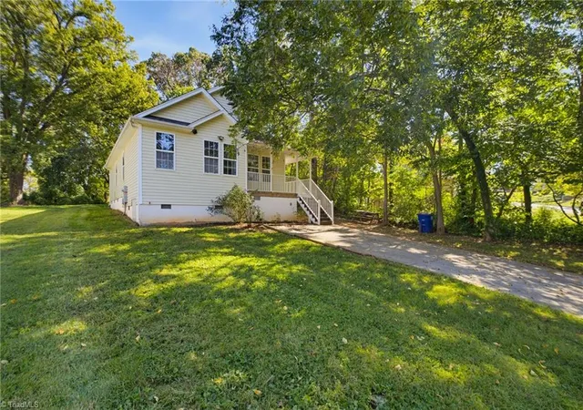 Photo 1 of Single family home for sale at 641 Glenbrook Dr, Winston Salem, NC 27101 | MLS# 1239073 | Listing updated on 2026-10-16