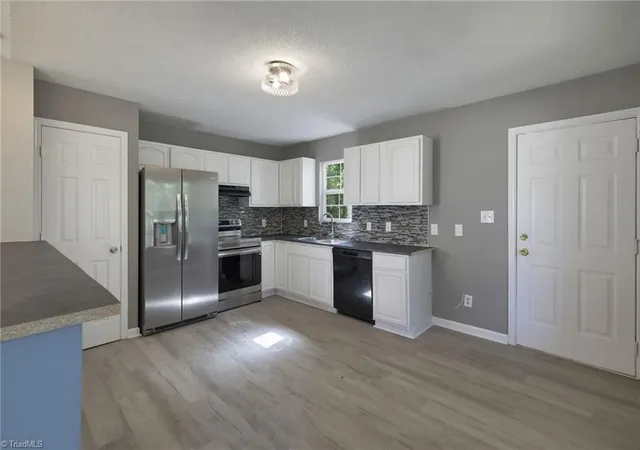 Photo 4 of Single family home for sale at 641 Glenbrook Dr, Winston Salem, NC 27101 | MLS# 1239073 | Listing updated on 2026-10-16