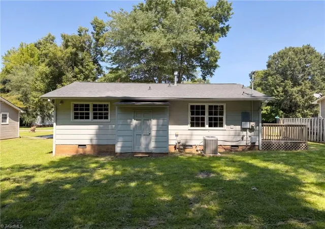 Photo 4 of Single family home for sale at 4154 Edgeware Rd, Winston Salem, NC 27106 | MLS# 1234820 | Listing updated on 2026-09-21