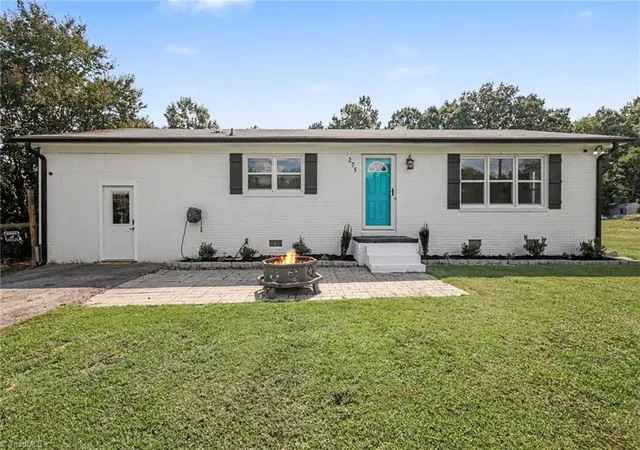 Photo 2 of Single family home for sale at 275 Brenda Dr, Thomasville, NC 27360 | MLS# 1234968 | Listing updated on 2026-09-13