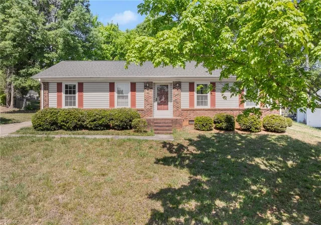 Photo 2 of Single family home for sale at 203 Shenandoah Dr, Winston Salem, NC 27103 | MLS# 1238290 | Listing updated on 2026-10-23