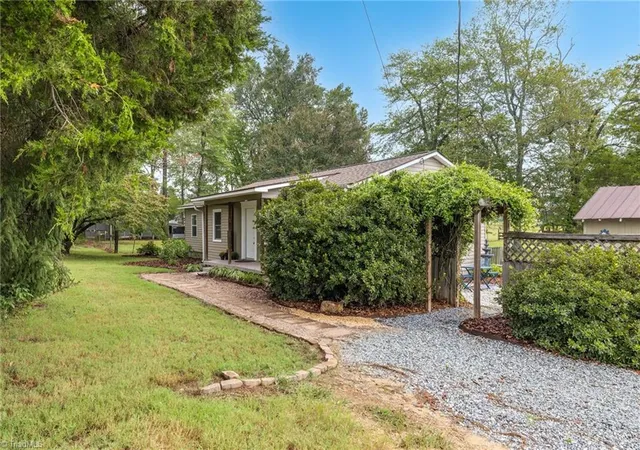 Photo 2 of Sale Pending at 5944 Ridge Rd, Lexington, NC 27295 | MLS# 1236377 | Listing updated on 2026-10-29