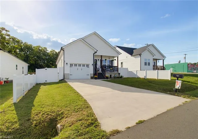 Photo 3 of Single family home for sale at 1305 Whitsett St, Burlington, NC 27215 | MLS# 1235101 | Listing updated on 2026-09-10