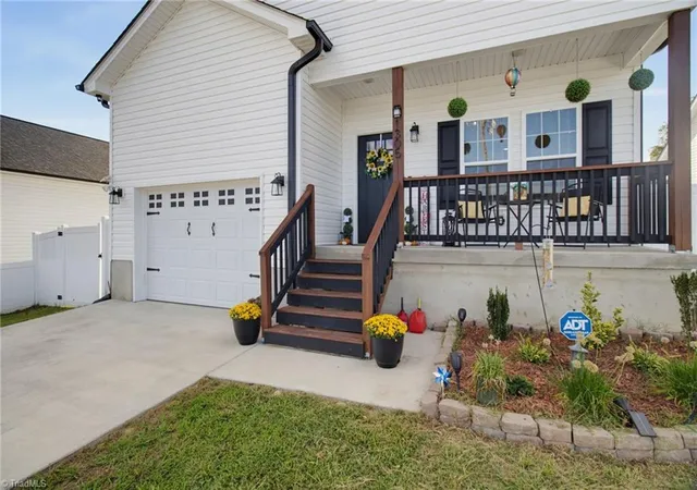 Photo 4 of Single family home for sale at 1305 Whitsett St, Burlington, NC 27215 | MLS# 1235101 | Listing updated on 2026-09-10