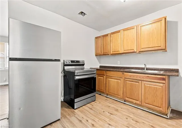 Photo 4 of Single family home for sale at 1607 Eastwood Ave, Greensboro, NC 27401 | MLS# 1234435 | Listing updated on 2026-09-14