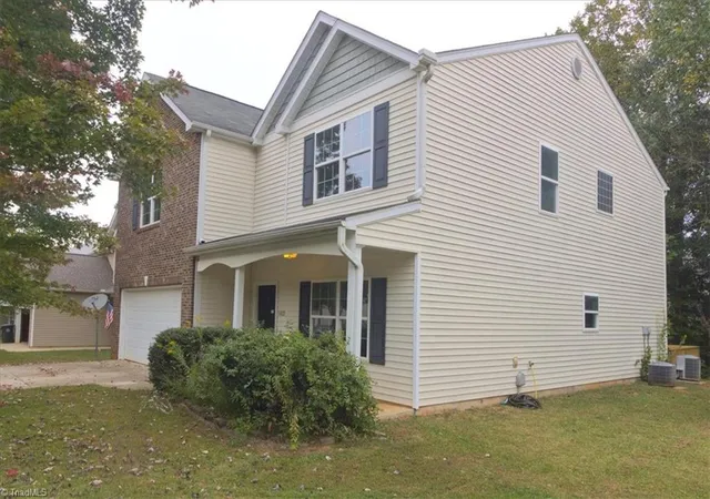 Photo 2 of Single family home for sale at 1402 Torrey Pines Ct, Mebane, NC 27302 | MLS# 1238709 | Listing updated on 2026-10-16