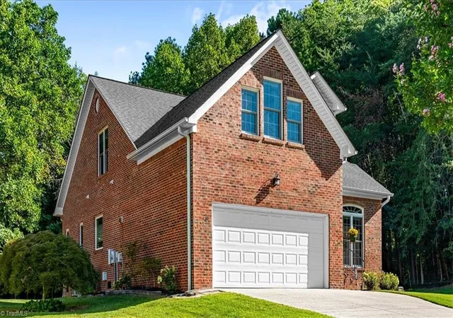Photo 3 of Single family home for sale at 2729 Red Run Ct, High Point, NC 27265 | MLS# 1235217 | Listing updated on 2026-10-06