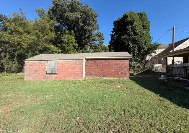 Photo 4 of Single family home for sale at 2300 N Glenn Ave, Winston Salem, NC 27105 | MLS# 1239324 | Listing updated on 2026-10-28