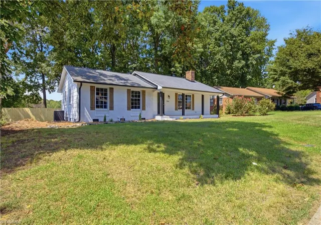 Photo 2 of Single family home for sale at 3 Woodclub Ct, Greensboro, NC 27406 | MLS# 1234567 | Listing updated on 2026-09-12