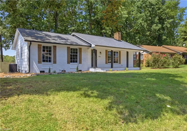Photo 3 of Single family home for sale at 3 Woodclub Ct, Greensboro, NC 27406 | MLS# 1234567 | Listing updated on 2026-09-12