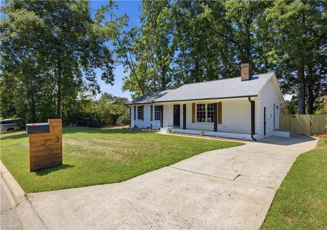 Photo 3 of Single family home for sale at 3 Woodclub Ct, Greensboro, NC 27406 | MLS# 1234567 | Listing updated on 2026-09-12
