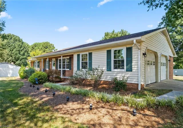 Photo 2 of Sale Pending at 1429 Oak Ridge Rd, Kernersville, NC 27284 | MLS# 1235645 | Listing updated on 2026-10-01