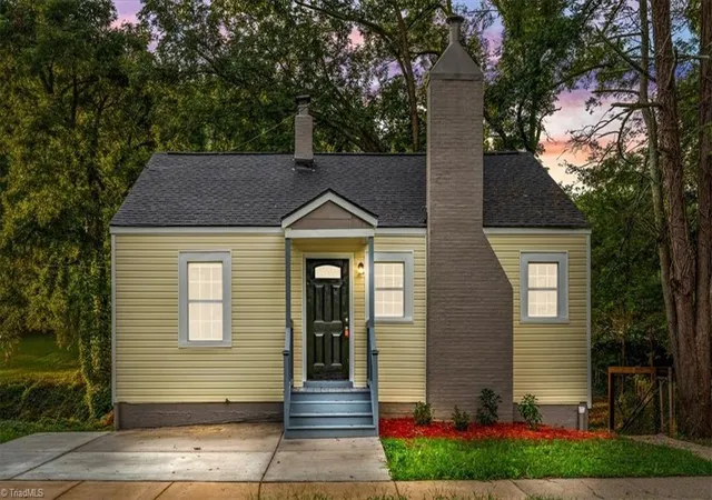 Photo 1 of Single family home for sale at 435 W Sharpe St, Statesville, NC 28677 | MLS# 1237221 | Listing updated on 2026-10-27