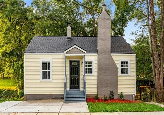 Photo 2 of Single family home for sale at 435 W Sharpe St, Statesville, NC 28677 | MLS# 1237221 | Listing updated on 2026-10-27