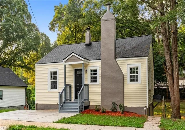 Photo 3 of Single family home for sale at 435 W Sharpe St, Statesville, NC 28677 | MLS# 1237221 | Listing updated on 2026-10-27