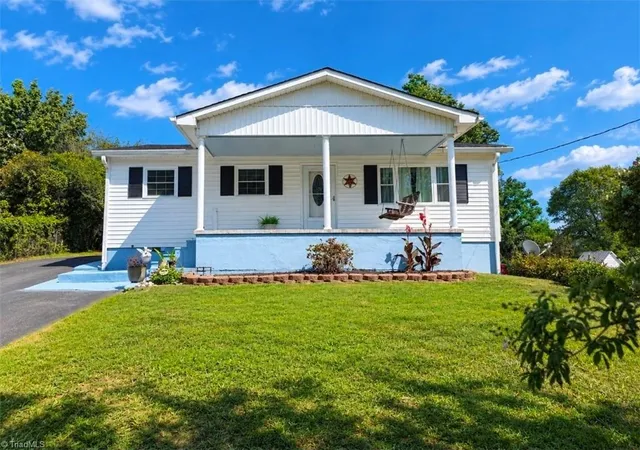 Photo 2 of Single family home for sale at 1013 Frank St, Mount Airy, NC 27030 | MLS# 1236090 | Listing updated on 2026-10-02