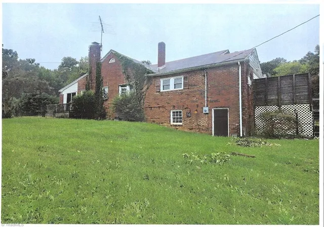 Photo 3 of Sale Pending at 1319 Briarcliff Dr, Asheboro, NC 27205 | MLS# 1236713 | Listing updated on 2026-09-27