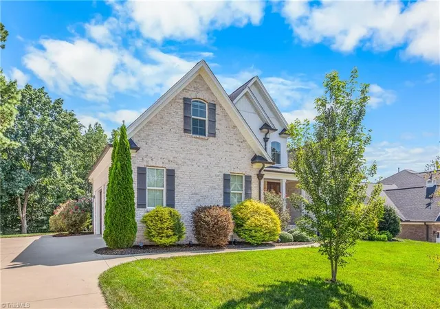 Photo 2 of Sale Pending at 569 Wentworth Dr, Winston Salem, NC 27107 | MLS# 1234632 | Listing updated on 2026-09-15