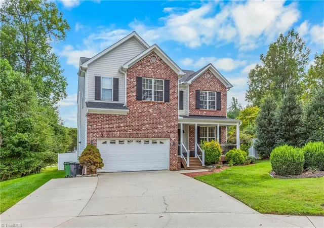 Photo 2 of Single family home for sale at 104 Hidden Branches Ct, Kernersville, NC 27284 | MLS# 1236437 | Listing updated on 2026-10-02