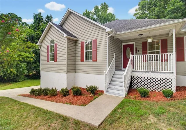 Photo 2 of Sale Pending at 150 Meadow Wood Dr, Thomasville, NC 27360 | MLS# 1228137 | Listing updated on 2026-09-17