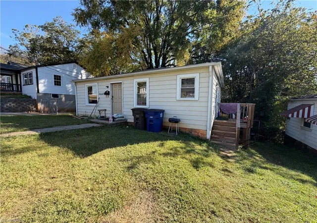 Photo 1 of Single family home for sale at 1011 Manly St, Winston Salem, NC 27105 | MLS# 1237762 | Listing updated on 2026-10-03