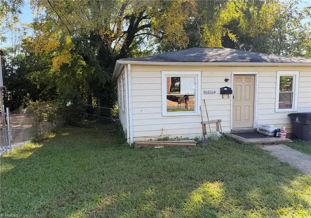 Photo 2 of Single family home for sale at 1011 Manly St, Winston Salem, NC 27105 | MLS# 1237762 | Listing updated on 2026-10-03