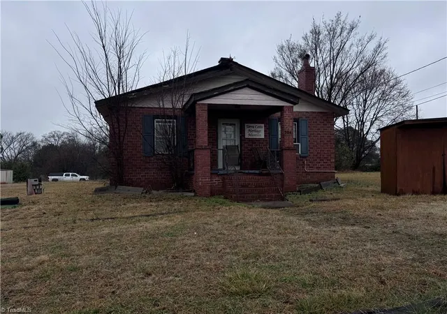 Photo 1 of Single family home for sale at 504 Norwalk St, Greensboro, NC 27407 | MLS# 1235131 | Listing updated on 2026-09-17