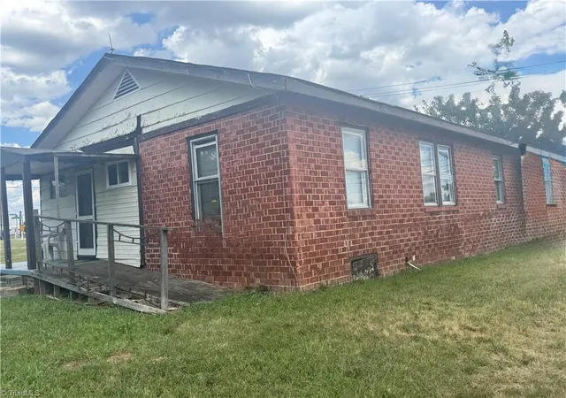 Photo 3 of Single family home for sale at 504 Norwalk St, Greensboro, NC 27407 | MLS# 1235131 | Listing updated on 2026-09-17