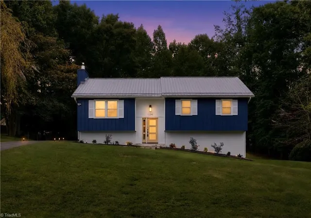 Photo 2 of Single family home for sale at 124 Oak Ridge Dr, Mount Airy, NC 27030 | MLS# 1234145 | Listing updated on 2026-09-09
