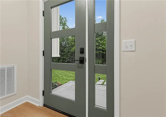 Photo 4 of Single family home for sale at 124 Oak Ridge Dr, Mount Airy, NC 27030 | MLS# 1234145 | Listing updated on 2026-09-09