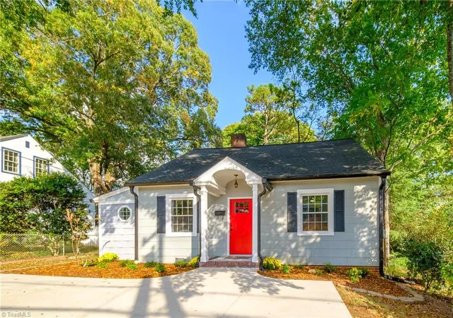 Photo 2 of Single family home for sale at 913 Lockland Ave, Winston Salem, NC 27103 | MLS# 1239330 | Listing updated on 2026-10-28