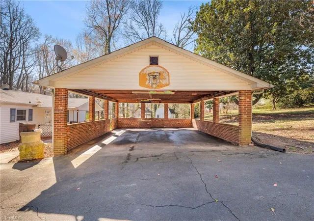 Photo 2 of Single family home for sale at 3825 Old Holw Rd, Kernersville, NC 27284 | MLS# 1234310 | Listing updated on 2026-09-03