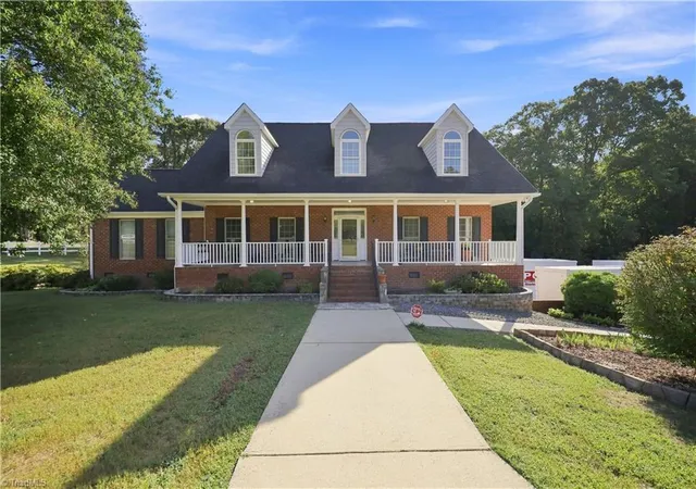 Photo 1 of Single family home for sale at 6112 Four Oaks Ct, Summerfield, NC 27358 | MLS# 1235415 | Listing updated on 2026-09-19