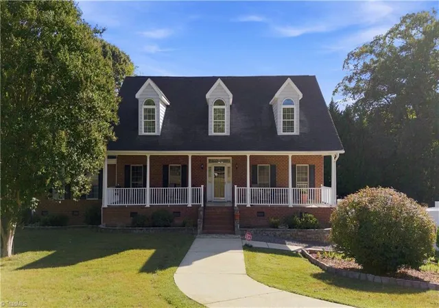Photo 2 of Single family home for sale at 6112 Four Oaks Ct, Summerfield, NC 27358 | MLS# 1235415 | Listing updated on 2026-09-19