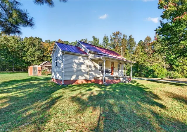 Photo 3 of Single family home for sale at 1055 Old Silver Hl Rd, Lexington, NC 27292 | MLS# 1239922 | Listing updated on 2026-10-23