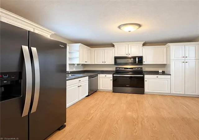 Photo 4 of Single family home for sale at 20 Devonwood Dr, Marion, NC 28752 | MLS# 1239622 | Listing updated on 2026-10-21