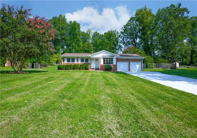 Photo 2 of Single family home for sale at 1133 Pennywood Dr, High Point, NC 27265 | MLS# 1234165 | Listing updated on 2026-09-19