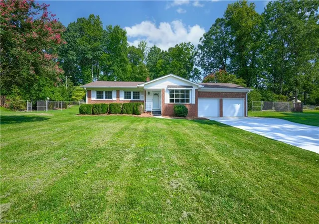 Photo 3 of Single family home for sale at 1133 Pennywood Dr, High Point, NC 27265 | MLS# 1234165 | Listing updated on 2026-09-19